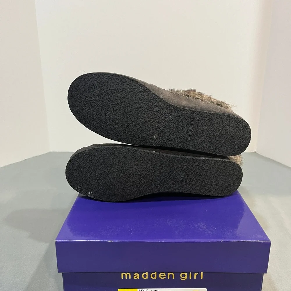 Madden Girl Finnn Boots Womens 7 Grey Faux Fur Trim Moccasin Tassel Ankle Boots‎
